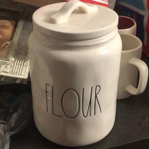 Flour canister Rae dunn